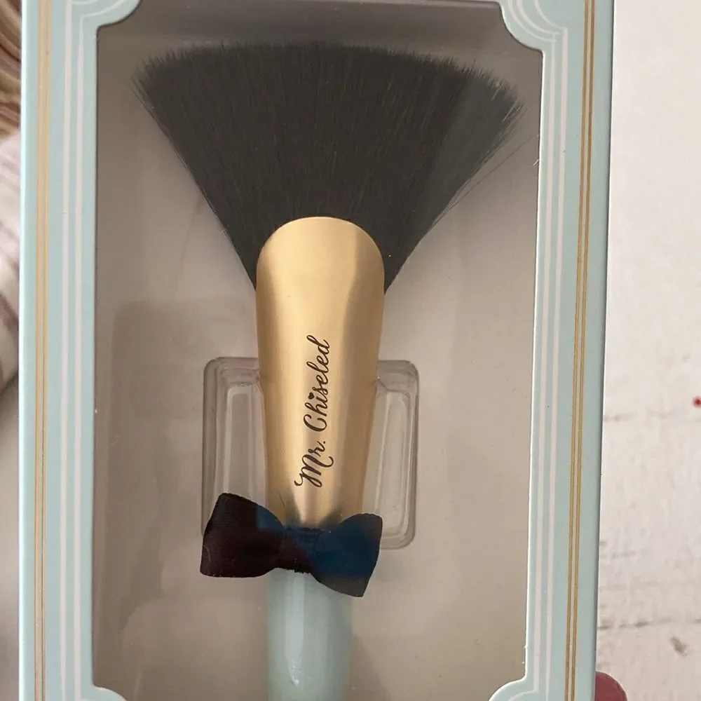 Too Faced Mr. Chiseled Contouring Brush